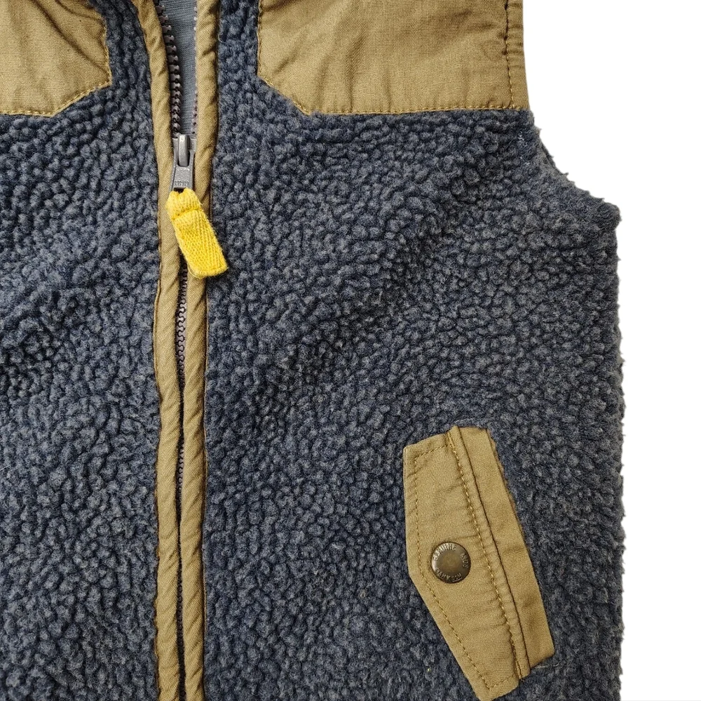 Genuine Kids OshKosh Boys Fleece Utility Vest Pockets Blue Tan Zip Up EUC Sz 4T